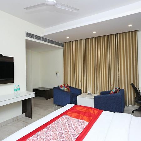 Oyo 8132 Hotel Kukreja デヘラードゥーン エクステリア 写真