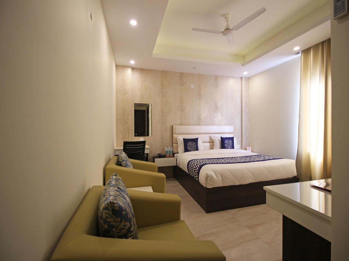 Oyo 8132 Hotel Kukreja デヘラードゥーン エクステリア 写真