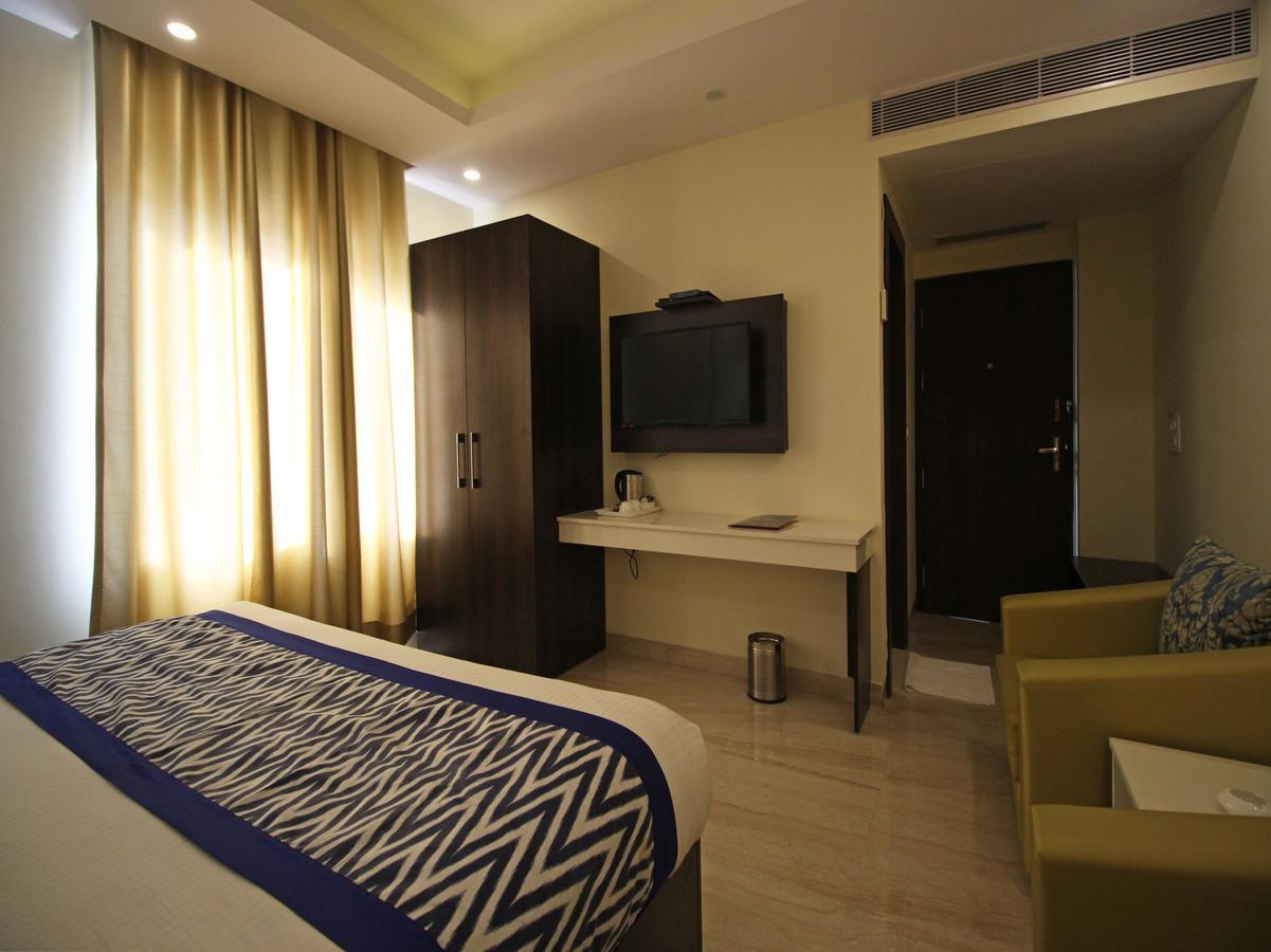 Oyo 8132 Hotel Kukreja デヘラードゥーン エクステリア 写真